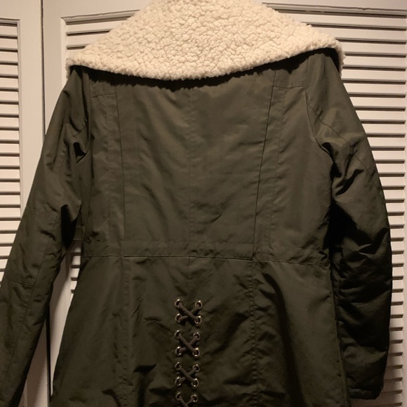Coat w detachable collar - Picture 2 of 5